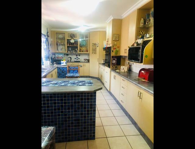 4 BEDROOM HOUSE FOR SALE IN BONAERO PARK EXT